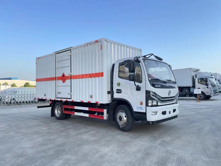 5.2米易燃?xì)怏w廂式車/二類危險車