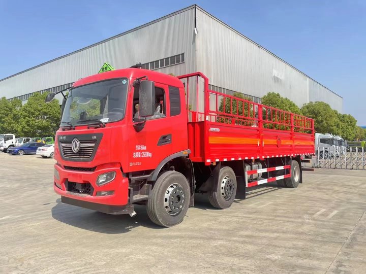 東風(fēng)天錦8.6米氣瓶運(yùn)輸車(chē)小三軸