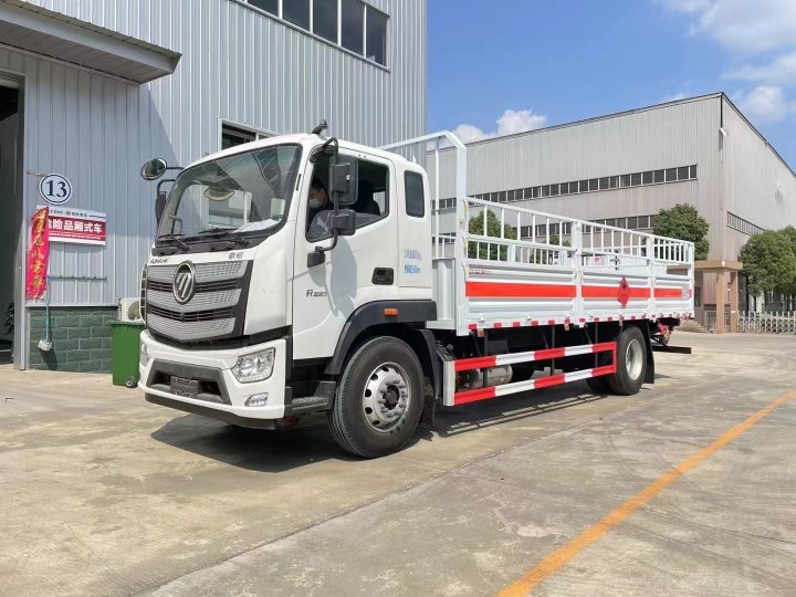 福田歐航6.7米氣瓶運(yùn)輸車(chē)